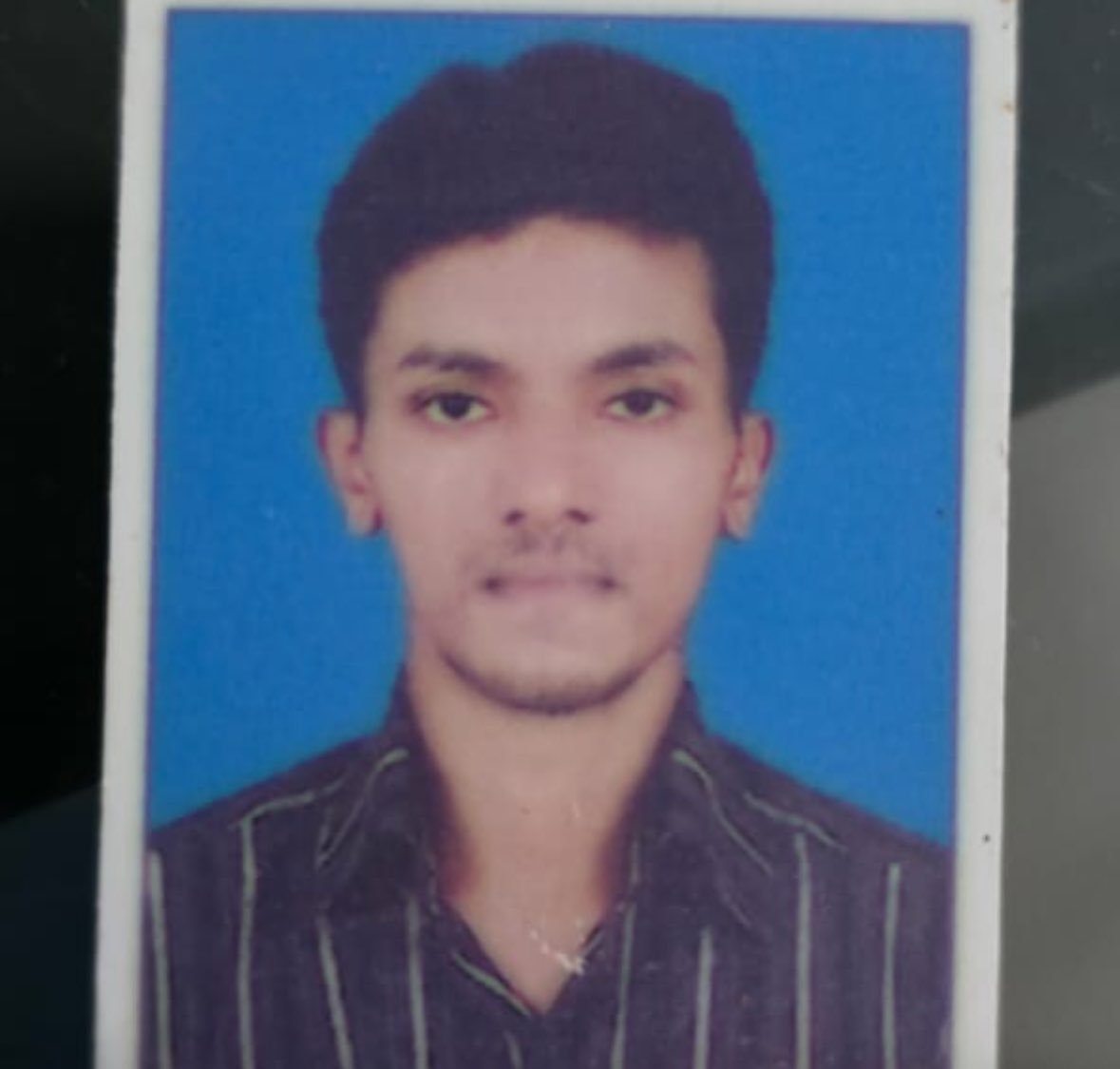 HateDetectors's tweet photo. The body of #Ashraf, a 36-year-old mentally unwell Malayali Muslim man brutally lynched by a Hindutva mob in #Mangaluru, #Karnataka, was laid to rest Wednesday at the Cholakkundu mosque graveyard in his hometown of #Kottakkal, #Malappuram.

The burial was marked by grief and anger, with mourners—family, friends, and local residents—demanding justice for what many have described as a hate-fueled killing.

Ashraf, originally from Kottakkal but residing with his family in #Pulpally, #Wayanad, was attacked on Sunday, April 27, near the Batra Kallurthi temple in #Kudupu, Mangaluru, while watching a local cricket match.

Ashraf had been working as a scrap collector in several places. His family has been staying in Pulpally, Wayanad, on rent for the last three years after their house in #Parappur was taken over by a bank over a loan.

According to witnesses, the violence began after Ashraf drank a cup of water that had been kept by a nearby group playing. One of the accused, identified as Sachin T., confronted him. Soon after, a group allegedly led by Ravindra Nayak—husband of #BJP corporator Sangeetha Nayak—assaulted Ashraf using a cricket bat and other weapons.

Despite efforts by bystanders to intervene, the mob, allegedly affiliated with a #Hindutva club called “Samrat Guys,” continued the assault until Ashraf collapsed.

The attackers then fled the scene, believing him dead. He was later found near the temple and rushed to a hospital, where he succumbed to his injuries.

The post-mortem report from Wenlock District Hospital revealed Ashraf died from internal bleeding and shock due to deep injuries to his head, limbs, back, buttocks, and genitals, caused by wooden logs and blunt force trauma.

“He never interfered in anyone’s affairs. He kept to himself and focused on his own work. Even in business, he maintained minimal interactions. No one has anything bad to say about him,” Ashraf’s father, Muchikkadan Kunjeethukutty, told to media.

Following his death, the perpetrators circulated a claim that Ashraf had shouted “Pakistan Zindabad” during the match, in an apparent attempt to ‘justify the lynching.’

Karnataka Home Minister #GParameshwara initially echoed the claim : “An incident of mob lynching has been reported. There are claims he was shouting ‘Pakistan Zindabad,’ which led to the attack. Around 10 to 12 people have been arrested, and further investigation is underway.”

His comments drew sharp criticism for failing to immediately debunk what many believe to be a false and inflammatory narrative.

Meanwhile, following criticisms, the Home Minister retracts the ‘Pakistan Zindabad’ claim. He said: “That was not my statement; I only repeated what the accused told the police. I have corrected my statement from yesterday. I will provide detailed information after further investigation.”

Congress Minority Cell Chairman Shahul Hameed questioned the minister’s sources, while #Kerala leaders condemned the statement as legitimizing communal violence.

According to Mangaluru City Police, the assault was initiated by Sachin T., a 26-year-old resident of Thiruvail village, and escalated when 25 to 30 individuals—allegedly affiliated with the Rashtriya Swayamsevak Sangh (#RSS) and #BajrangDal—joined in the beating with sticks and fists.

CCTV footage and mobile data are being analyzed to identify further suspects.

So far, 20 individuals have been arrested, including Sachin T. (26), Devadas (50), Manjunath (32), Saideep (29), Nitesh Kumar alias Santosh (33), Dheekshith Kumar (32), Sandeep (23), Vivian Alvares (41), Sridatta (32), Rahul (23), Pradeep Kumar (35), Manish Shetty (21), Dhanush (31), Dheekshith (27), and Kishore Kumar (37). The case has been registered under Section 103(2) of the Bharatiya Nyaya Sanhita, pertaining to hate crimes and mob lynching.

Mangaluru City Police Commissioner Anupam Agrawal assured a comprehensive investigation but stopped short of commenting on the communal angle.

The lynching, however, has intensified scrutiny on the Karnataka's #CongressGovt, with critics accusing it of failing to prevent growing anti-Muslim violence in the coastal state.

The attack on Ashraf came amid a nationwide surge in anti-Muslim sentiment, following the April 22 militant attack in #Pahalgam, #JammuAndKashmir. In the aftermath, multiple reports have surfaced of #Kashmiri students being assaulted on campuses, #Muslim vendors being forced out of cities, and Muslim workers being threatened or attacked.