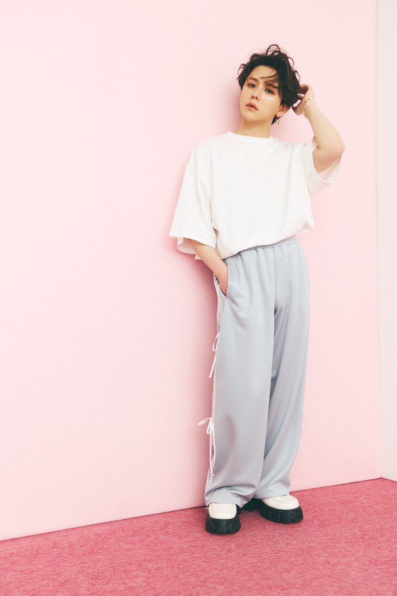 Armillary_'s tweet photo. ｢Armillary.」Produced by Shuta Sueyoshi
・
2025 spring summer collection
5/6(火)23:59まで受注販売中！
____________________
■受注期間
4/30(水)20:00〜5/6(火)23:59

■発送予定
2025年7月上旬より順次発送予定
※ご注文が集中した場合生産、発送に遅れが発生する場合がございます。

■ノベルティー
お買い上げ合計税込¥30,000以上ご購入の方にSMARTPHONE STRAPをプレゼントいたします。
____________________
https://t.co/1uTfAY7llL
#armillary