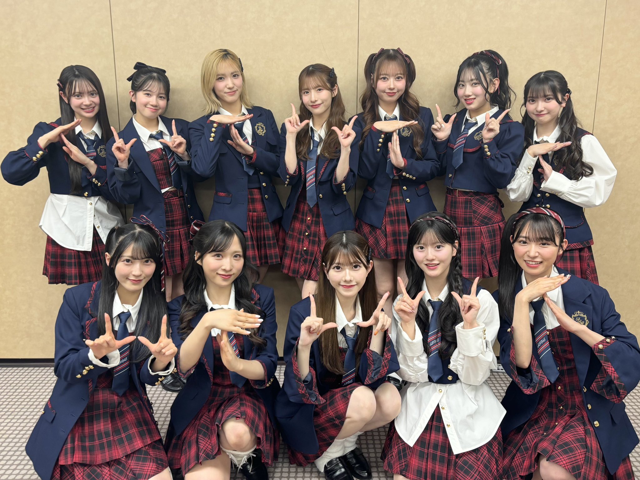 デパート 送料無料 AKB48公式 on X:  アイドルグッズ