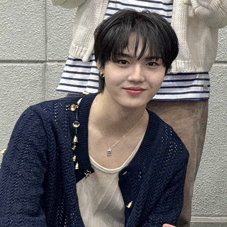 초코 tweet media