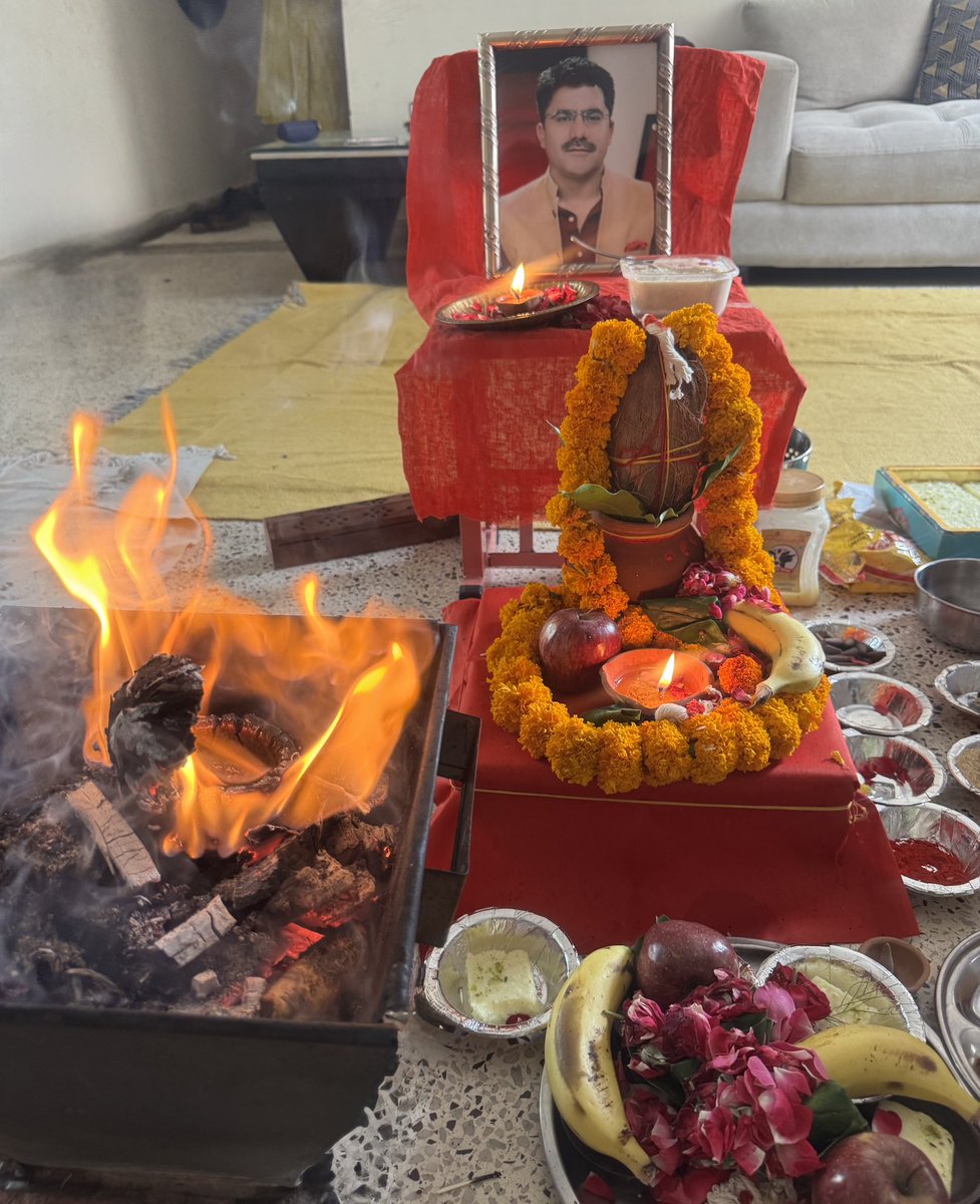 मृत्यु जीवन का एकमात्र ऐसा सत्य है जो निश्चित होकर भी अनिश्चित है।  

लेकिन रोहित आज भी आप सभी के स्नेह और समर्पण में जीवित हैं।
आप सभी के निरंतर प्रेम और आशीर्वाद के लिए हृदय से आभारी हूं।  
रोहित के प्रशंसकों ने न सिर्फ उनकी आवाज़, बल्कि उनके व्यक्तित्व को भी आज तक जीवंत रखा