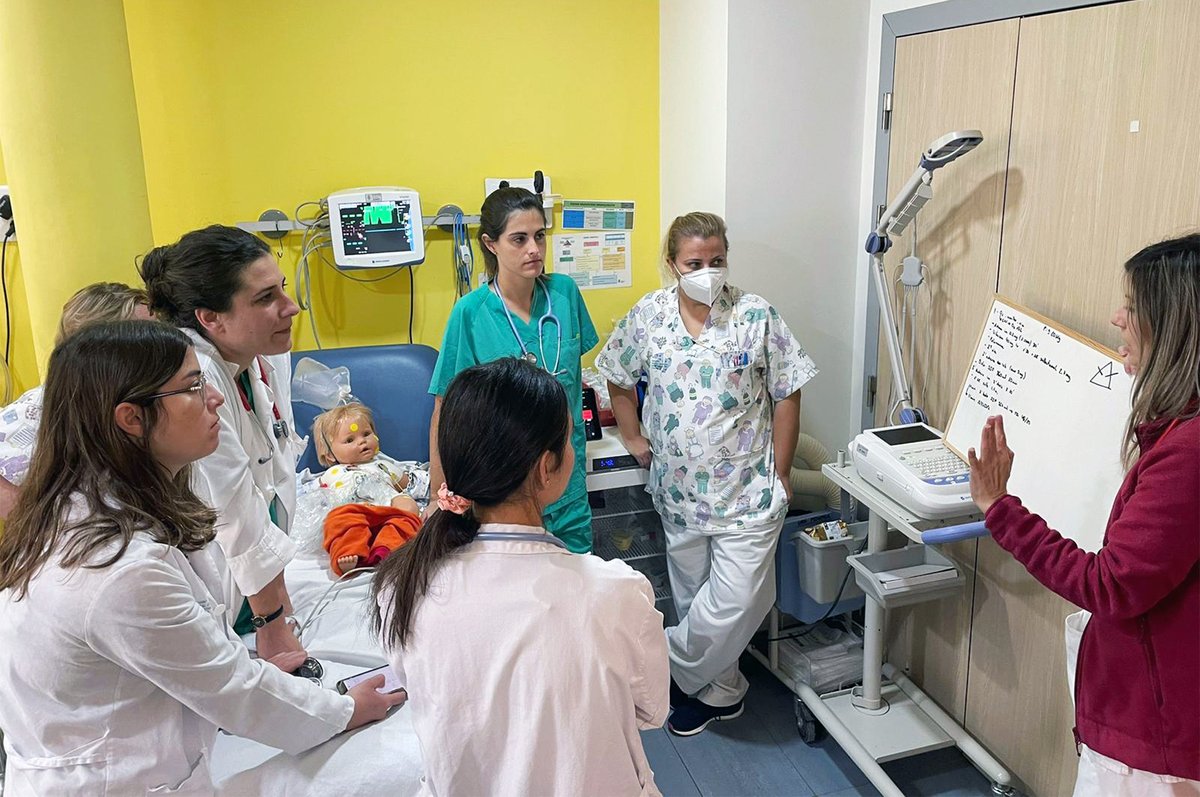 HOSPITAL GENERAL (@hguvalencia) on Twitter photo 🏥 El servicio de Pediatría del <a href="/HGUVALENCIA/">HOSPITAL GENERAL</a> realiza simulacros mensuales destinados al paciente crítico, organizados desde urgencias pediátricas
👶 Una iniciativa que se ha ampliado este mes a la unidad de Cuidados Intermedios-#Neonatos
📎 n9.cl/w12epz 🏥 El servicio de Pediatría del <a href="/HGUVALENCIA/">HOSPITAL GENERAL</a> realiza simulacros mensuales destinados al paciente crítico, organizados desde urgencias pediátricas
👶 Una iniciativa que se ha ampliado este mes a la unidad de Cuidados Intermedios-#Neonatos
📎 n9.cl/w12epz