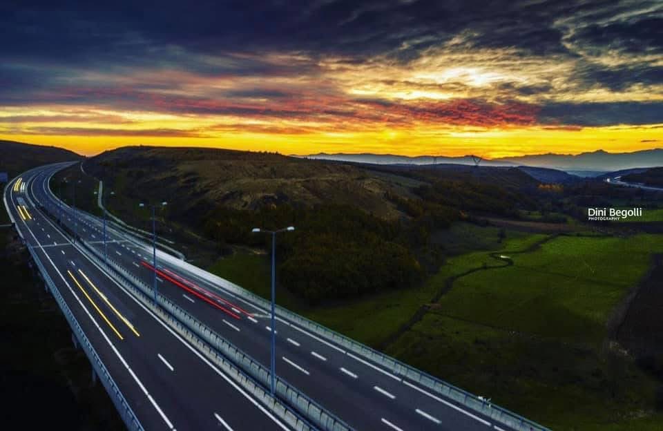 Autostrada 'IBRAHIM RUGOVA' is the longest motorway in #Kosovo running 129.8 kilometers connecting Kosovo and #Albania 😍

📸 Dini Begolli

#imageofkosovo <a href="/imageofalbania/">IMAGE of ALBANIA</a>
