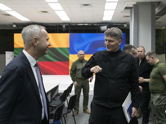 Honoured to meet Ukraine’s Deputy Ministers of Defence and Strategic Industry S.Boyev and D.Aloian. As Ukraine tirelessly defends our shared security, Lithuania is learning and strengthening its resilience. Our partnership makes both nations - and Europe - safer and stronger.