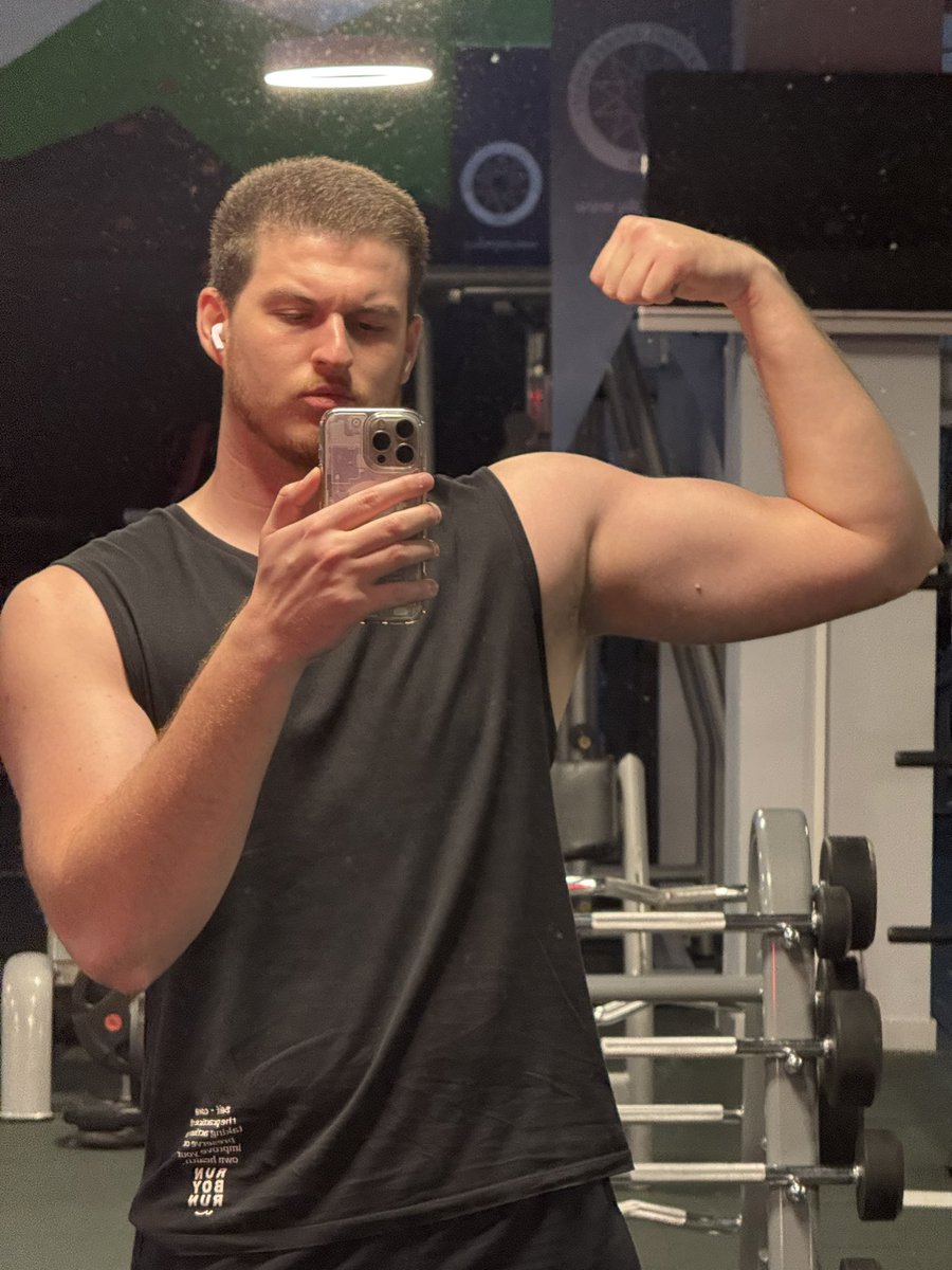 Day 5 of the Fire force fitness challange and here is me after 10 reps of 15kg Dumbbell Curls <a href="/RaizokuRising/">Raizoku</a> 

Strong body, strong minds 💪🏻⛩️

#azuki #ikz