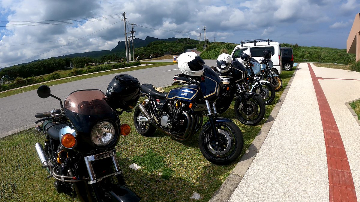 teamkai2000's tweet photo. 沖縄ツーリングの帰り道
ランチはもちろん
沖縄そば
嘉海食堂（よしみしょくどう）に行ってきました
塩軟骨とフワフワ卵が美味しくて
釣り好きだけにタマンない！
動画はこちら
⬇　⬇　⬇
https://t.co/0fDyFhZxaj
＃沖縄そば
＃ツーリング
＃旧車バイク
＃沖縄スタイルおやじの日常 https://t.co/99RNYYDmoR