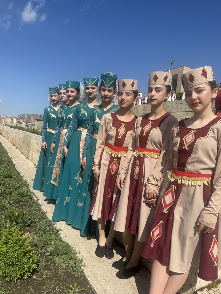 ArmRoundTable's tweet photo. 🌍💃 On #InternationalDanceDay, young dancers from Paruyr Sevak (Ararat region) lit up Yerevan, honoring the 100th anniversary of Gerard L. Cafesjian.
With support from @WCC_RoundTable 🇦🇲✨
#Gafesjian100 #Armenia #CulturalHeritage https://t.co/ooLcBpTrjU