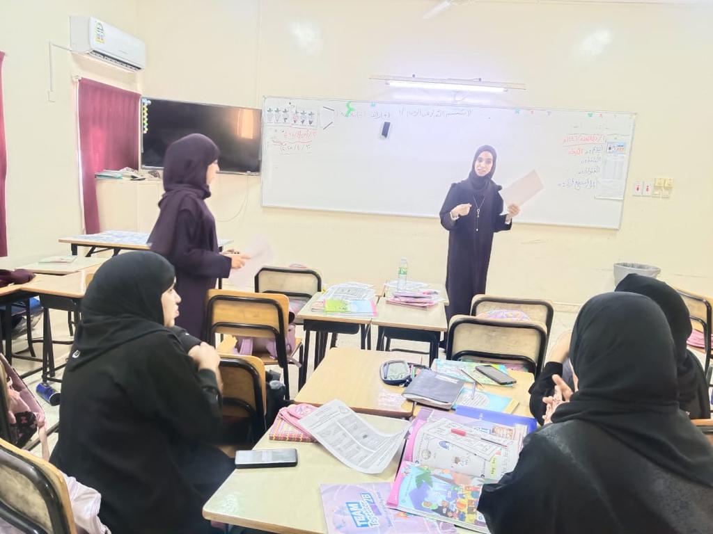 نفذت الاستاذة سامية الصالحية قراءة موجهه في التدريس الابداعي لقواعد اللغة الإنجليزية بحضور معلمات المجال.
#مدارسنا_مستقبل_واعد 
#فعاليات_تعليمية_شمال_الباطنة