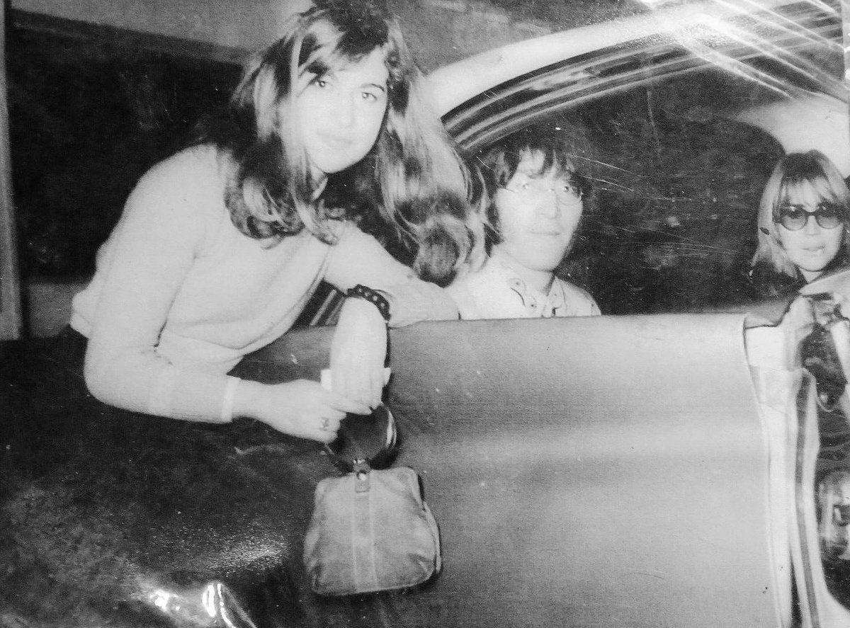 Gimme Some Truth Podcast (@gimmesometruthp) on Twitter photo Beautiful photo of John and Cynthia with a fan c. December 1967 shared by <a href="/Starshyne9/">Sara Schmidt</a> #MeetTheBeatlesForReal #Beatles #JohnLennon
meetthebeatlesforreal.com/2025/04/lets-m… Beautiful photo of John and Cynthia with a fan c. December 1967 shared by <a href="/Starshyne9/">Sara Schmidt</a> #MeetTheBeatlesForReal #Beatles #JohnLennon
meetthebeatlesforreal.com/2025/04/lets-m…