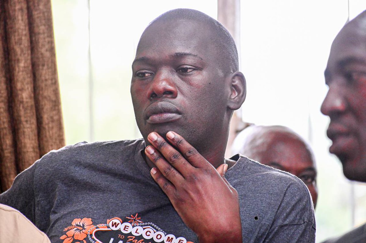 MuwangaMKivumbi's tweet photo. The pain you afflict on the citizens by arbitrarily arresting their loved ones, brutalizing them, abducting them and jailing them for no legitimate reason justifies the hate you get in retribution. The seed of pain you’ve sowed will reap for you the same when the time is ripe. Ugandans are simply and peacefully yearning for regime change but you’re pressing them to the wall. Just one day, the masses shall rise and the oppressor will be cornered. Comeuppance awaits. The revolution is on!
#FreeAllPoliticalPrisonersInUganda