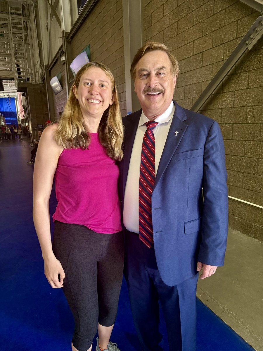 thefantasyvibe's tweet photo. My pillow guy https://t.co/VZlXoNKNk0