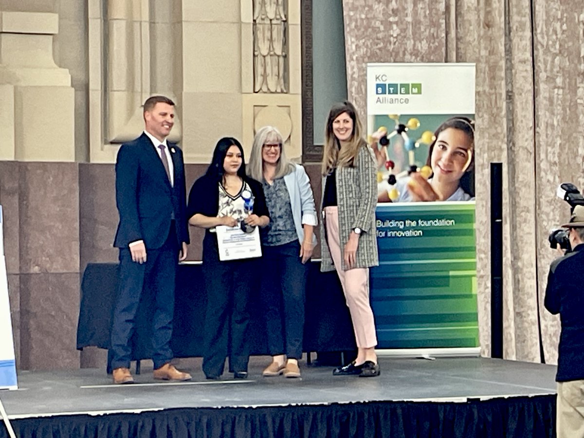 CoxVHSci's tweet photo. 🌟Congrats to @VanhornHS_  senior Sara for her Top Biomed Award win at the @STEMKC  PLTW Showcase with her melanin-based sunscreen innovation! 👏 And shoutout to Kenneth &amp; Macaulay for winning the Sustainability Challenge with their eggshell-based biodegradable products! 🥚♻️ https://t.co/fnLxmqNImw