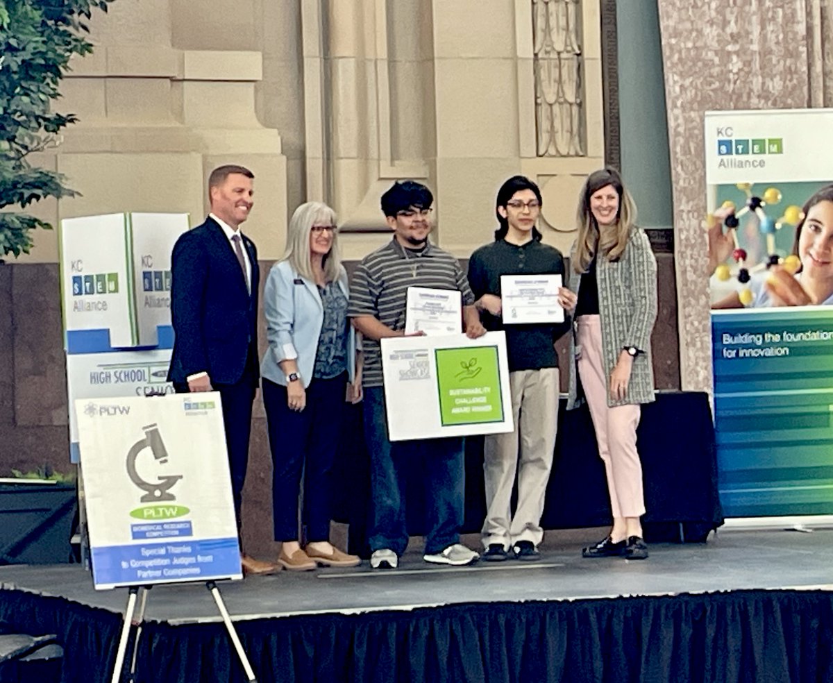 Debbie Cox (@coxvhsci) on Twitter photo 🌟Congrats to <a href="/VanhornHS_/">Van Horn High School</a> senior Sara for her Top Biomed Award win at the <a href="/STEMKC/">KC STEM Alliance</a> PLTW Showcase with her melanin-based sunscreen innovation! 👏 And shoutout to Kenneth & Macaulay for winning the Sustainability Challenge with their eggshell-based biodegradable products! 🥚♻️ 🌟Congrats to <a href="/VanhornHS_/">Van Horn High School</a> senior Sara for her Top Biomed Award win at the <a href="/STEMKC/">KC STEM Alliance</a> PLTW Showcase with her melanin-based sunscreen innovation! 👏 And shoutout to Kenneth & Macaulay for winning the Sustainability Challenge with their eggshell-based biodegradable products! 🥚♻️