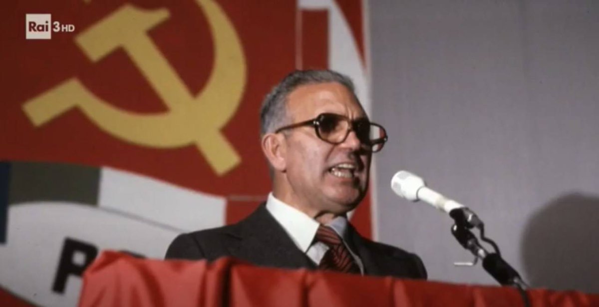 Il #30aprile 1982 a #Palermo i killer di cosa nostra uccidevano #PioLaTorre padre della moderna legislazione #antimafia e il fidato Rosario Di Salvo che lo proteggeva. Dopo 43 anni onoriamo il suo sacrificio per la legalità democratica e la #pace internazionale #nonsolomafia