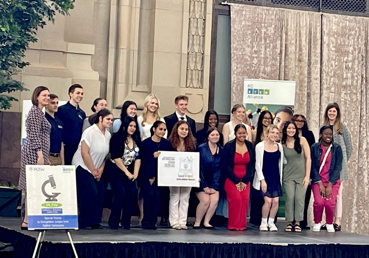Debbie Cox (@coxvhsci) on Twitter photo 🎓 Huge congrats to <a href="/VanhornHS_/">Van Horn High School</a> biomed capstone students Alieta, Sara, and Joselyn—finalists for the Make It Real Scholarship! They’re 3 of just 20 students chosen from over 90 applicants for showing how PLTW shaped their future goals. So proud of our VH Biomed stars! 🌟 🎓 Huge congrats to <a href="/VanhornHS_/">Van Horn High School</a> biomed capstone students Alieta, Sara, and Joselyn—finalists for the Make It Real Scholarship! They’re 3 of just 20 students chosen from over 90 applicants for showing how PLTW shaped their future goals. So proud of our VH Biomed stars! 🌟