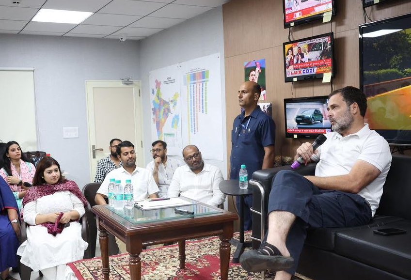 FabulasGuy's tweet photo. Desh hit me ek badi khabar 🤣🤣🤣 https://t.co/U03WMjJms0