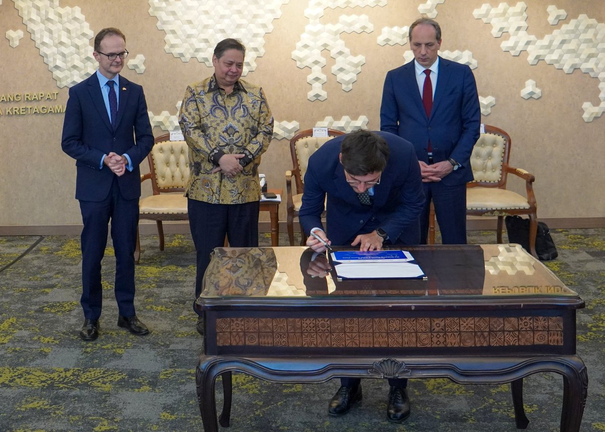 La centrale solaire flottante de Saguling sera financée à hauteur de 22 millions USD par <a href="/Proparco/">Proparco</a>, filiale de l'Agence française de développement <a href="/AFD_France/">Agence Française de #Développement (AFD) 🇫🇷 🇪🇺</a>, qui soutient ainsi son premier projet d'énergies renouvelables en 🇮🇩.