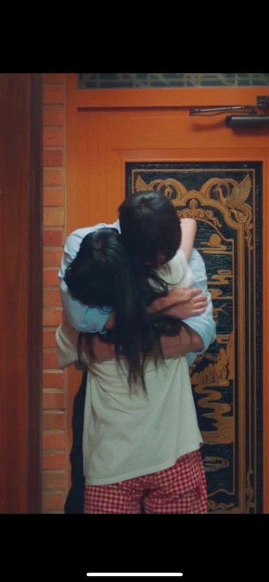 fact that these two couples met at midnight in front of doors and then had the best hugs ever!!!!