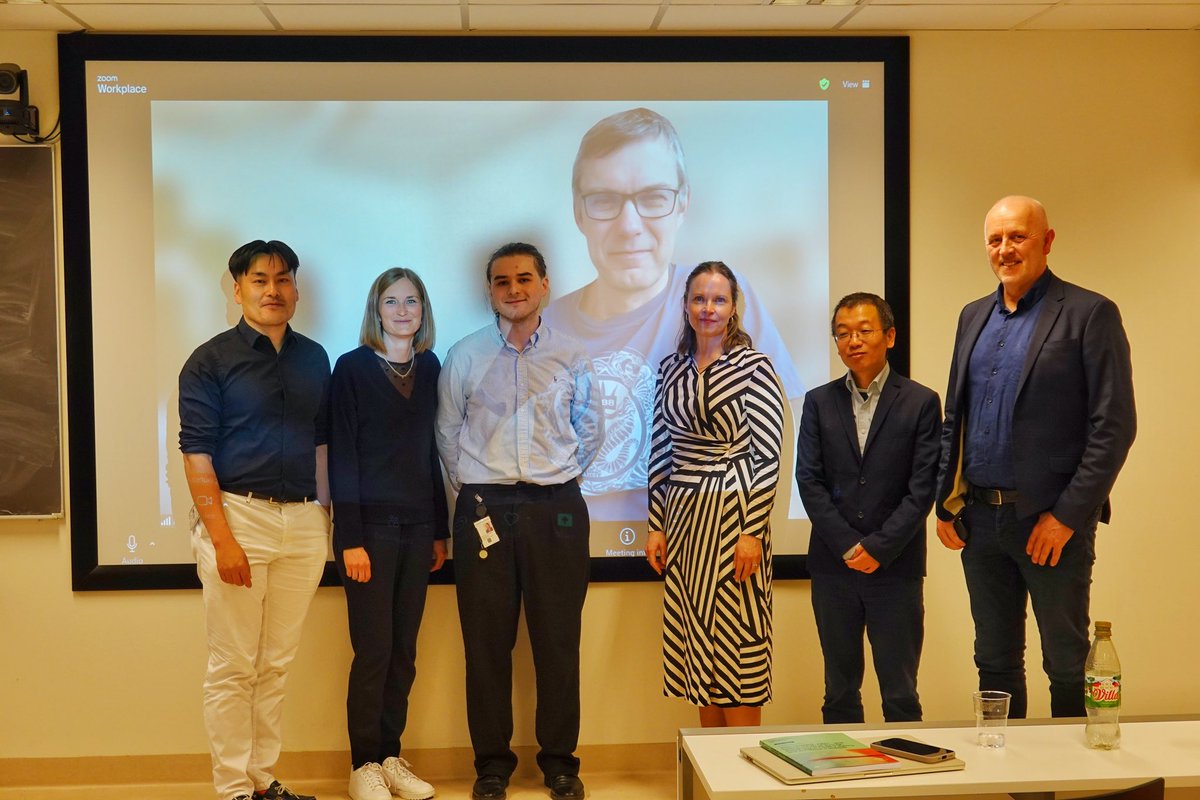 TheFangGroupUiO's tweet photo. Big congratulations Dr Tomás Schmauck-Medina and co-supervisors Sofie Hindkjær Lautrup, Anne Simonsen, and Vidar Jensen! https://t.co/Oe85uG6a4j
