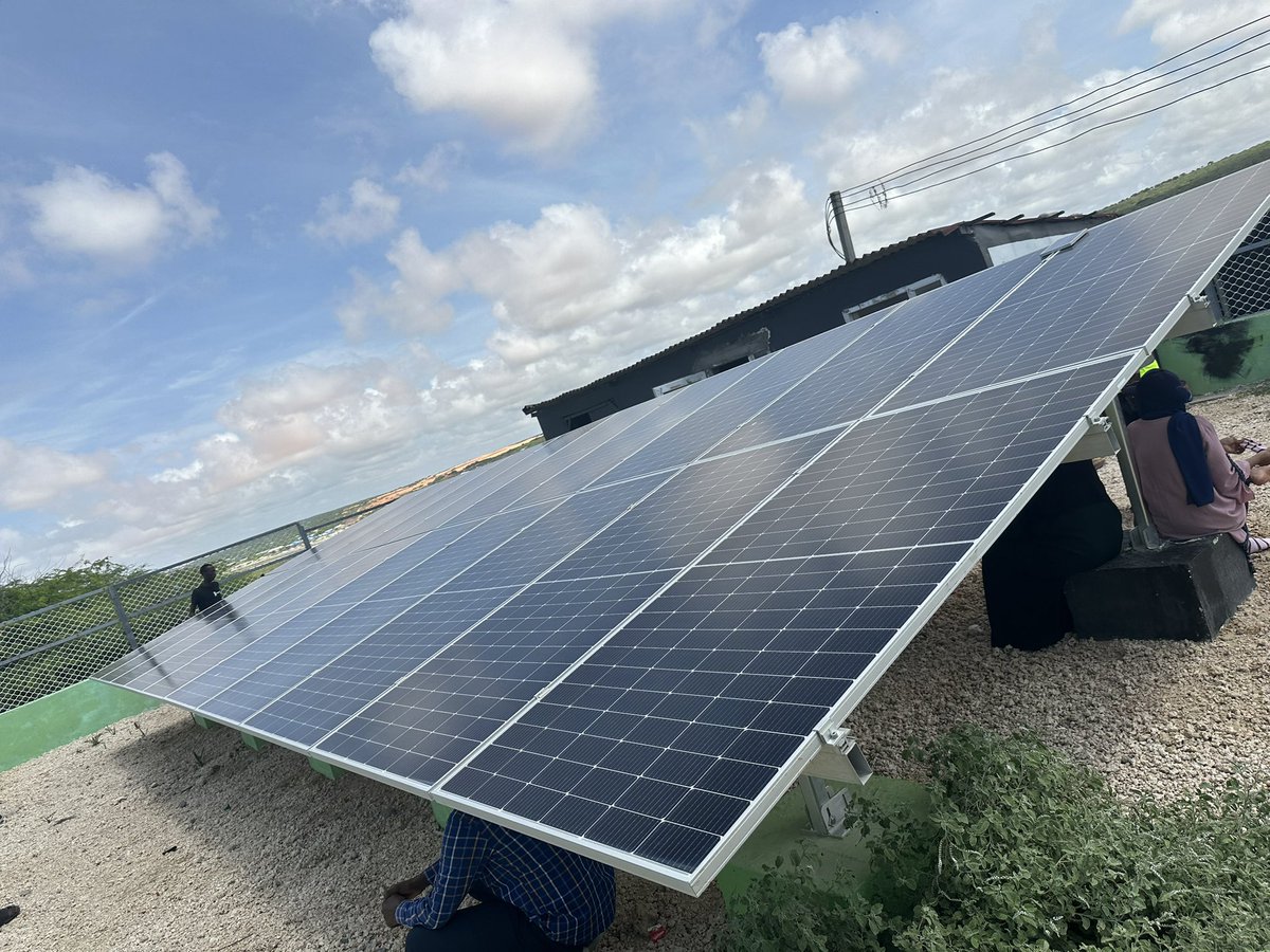 BarkhadleAbdulk's tweet image. 📍 Mini-grid Solar Energy in Abay-dhaxan.

Tamarso’s Solar Mini-grid powers progress in Abay-Dhaxan’s coastal communities. Small-scale fishers often lack steady power, leading post-harvest losses and lower incomes, but with solar can power change🎣🔋⚡️

@ADirshe @A_Addow