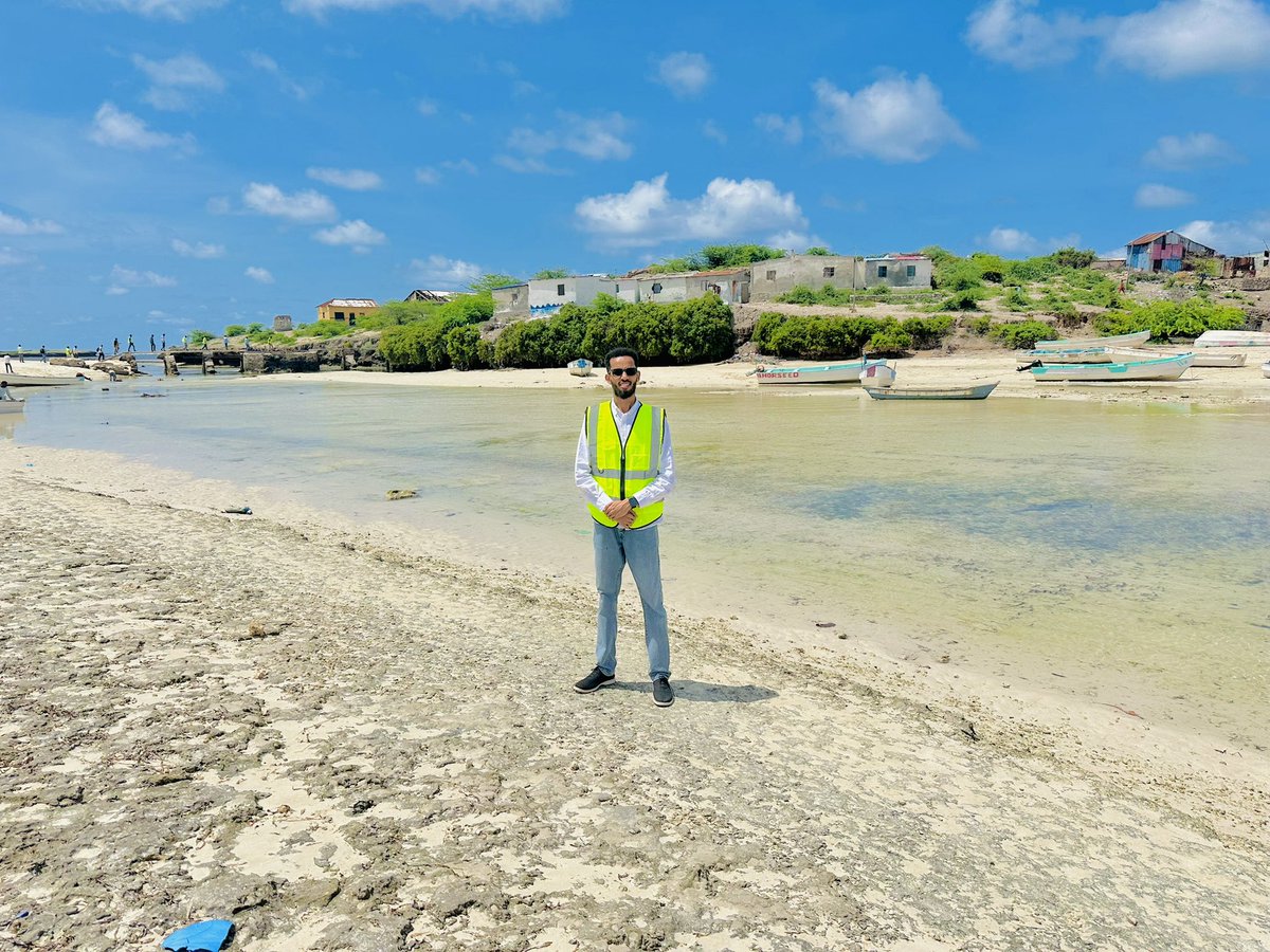 BarkhadleAbdulk's tweet image. 📍 Mini-grid Solar Energy in Abay-dhaxan.

Tamarso’s Solar Mini-grid powers progress in Abay-Dhaxan’s coastal communities. Small-scale fishers often lack steady power, leading post-harvest losses and lower incomes, but with solar can power change🎣🔋⚡️

@ADirshe @A_Addow