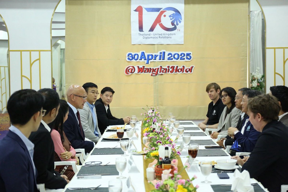 สหราชอาณาจักรและไทยมีความสัมพันธ์ทางการค้ามูลค่า 8 พันล้านดอลลาร์ จึงเป็นโอกาสดีที่ได้พบปะกับภาคธุรกิจท้องถิ่นในจ.สุราษฎร์ธานี เพื่อรับฟังเกี่ยวกับการทำงานของหอการค้าไทยและสนับสนุนชุมชนและส่งเสริมสภาพแวดล้อมทางธุรกิจโดยรวม สามารถแข่งขันได้ และมีความยั่งยืน #UKThailand170