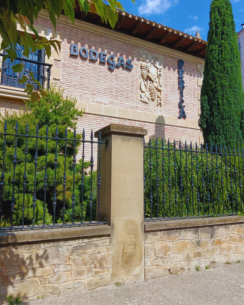 #RutasenlaRuta. ¿Necesitas un respiro? El sábado 17 de mayo tienes una cita con el sosiego, el patrimonio y los vinos con alma en la 𝐑𝐮𝐭𝐚 𝐝𝐞𝐥 𝐑𝐞𝐭𝐢𝐫𝐨, una excursión en autobús con 3 paradas en el corazón de Rioja Alta. 
rutasdelvinorioja.com/rutasenlaruta/