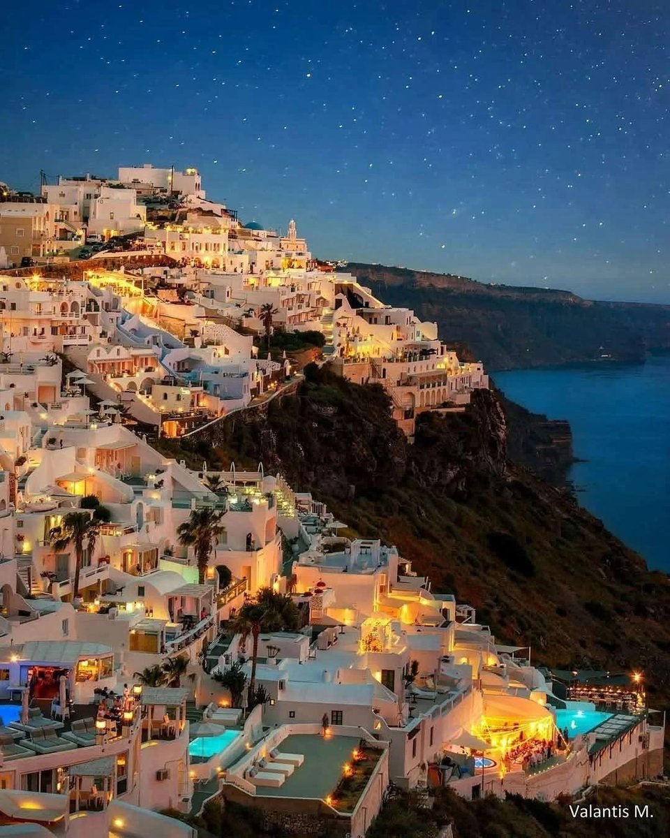 PrettyCitiesX's tweet photo. Santorini, Greece 🇬🇷 https://t.co/9AWZB89GWM