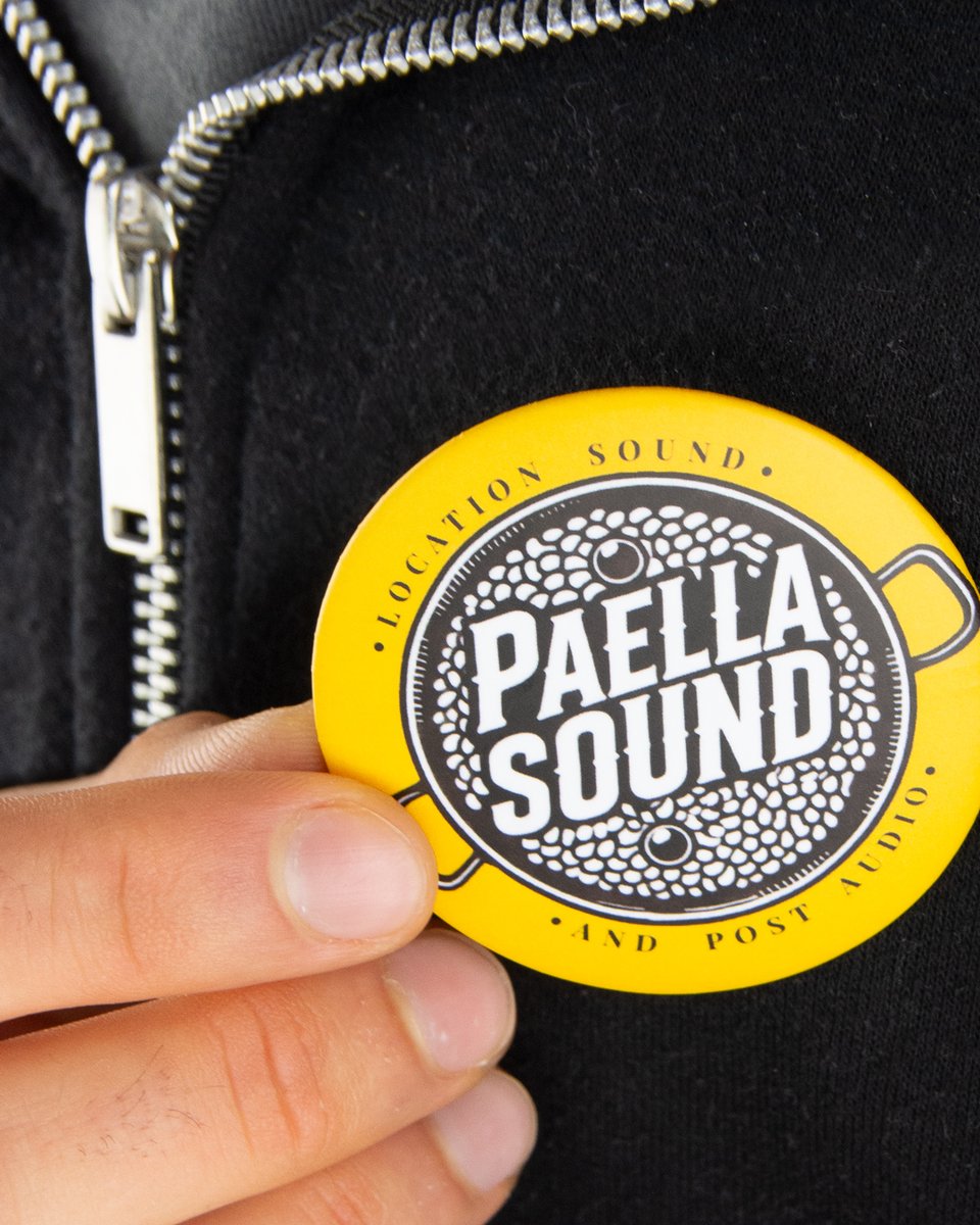 🔊Fer Aliga doesn’t just make everything sound good… he makes it sound amazing!
Thanks for trusting Camaloon to take Paella Sound’s identity to the next level with your custom badges, stickers, and magnets.
May great sound and great design never be missing! ✨