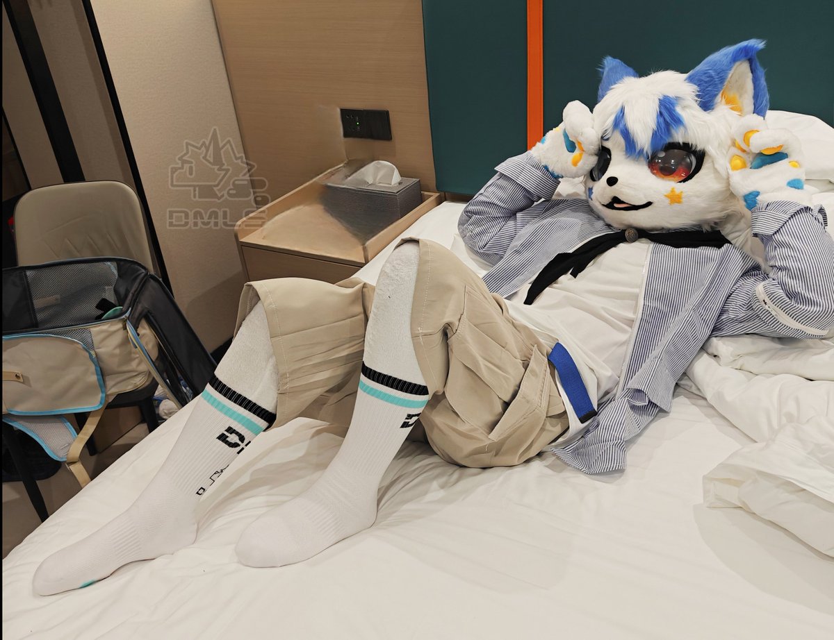 The holiday is coming! I'm in bed~✨✨