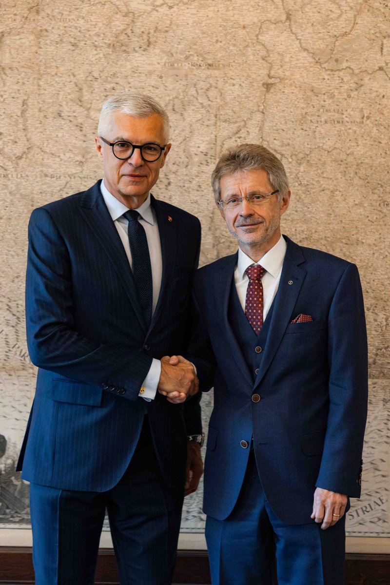 Ivan Korcok (@ivankorcok) on Twitter photo V Prahe som sa stretol s predsedom Senátu <a href="/Vystrcil_Milos/">Miloš Vystrčil</a>. Hovorili sme o zhoršených česko-slovenských vzťahoch, bezpečnosti aj o tom, že Slovensko dnes chýba pri európskom stole. V PS chceme silnú Európu a po voľbách vrátime Slovensko späť do jej centra. V Prahe som sa stretol s predsedom Senátu <a href="/Vystrcil_Milos/">Miloš Vystrčil</a>. Hovorili sme o zhoršených česko-slovenských vzťahoch, bezpečnosti aj o tom, že Slovensko dnes chýba pri európskom stole. V PS chceme silnú Európu a po voľbách vrátime Slovensko späť do jej centra.