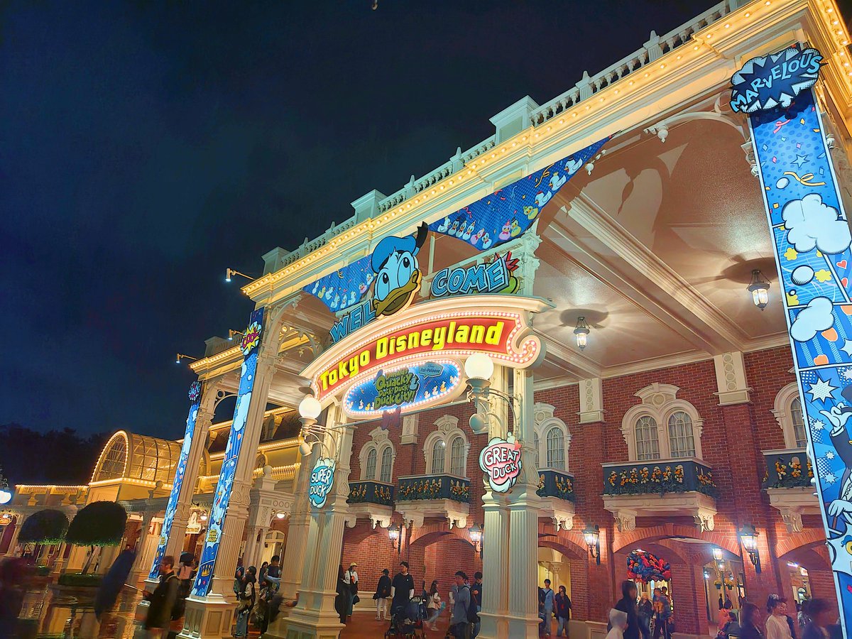 timeinquirer612's tweet photo. 夜のディズニー雨にも負けず
閉園間近の名残惜しさわかりますか？
#写真好きな人と繋がりたい 
#ディズニー好きな人と繋がりたい 
#東京ディズニーリゾート 
#東京ディズニーランド https://t.co/HtYuziN6Tt