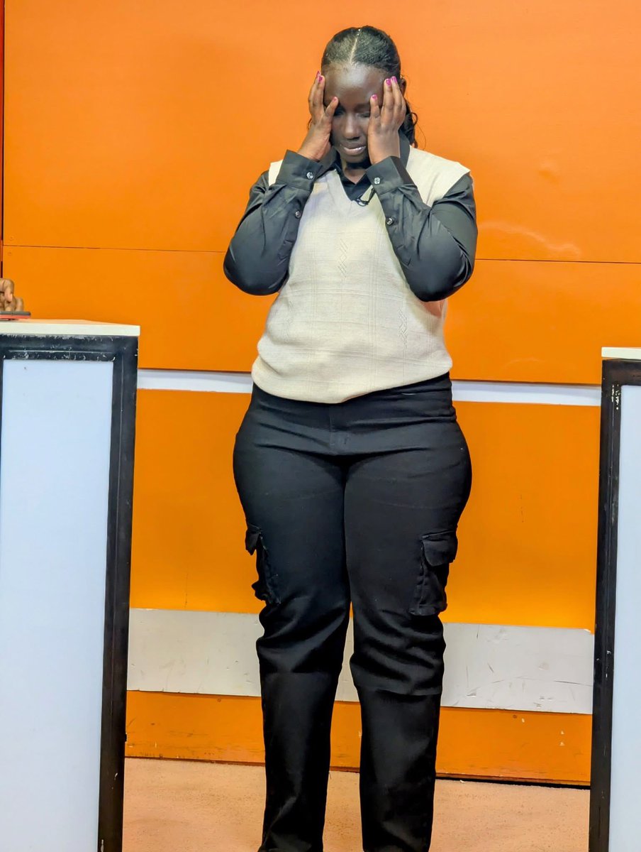 Entertainment Journalist from Bukedde TV Known as Nampijja Lydia escaped from being raped by A unknown Man who abducted her on a gun point at Lungujja .
The man later entered her house and took everything in this girl’s house including her money and work gadgets.