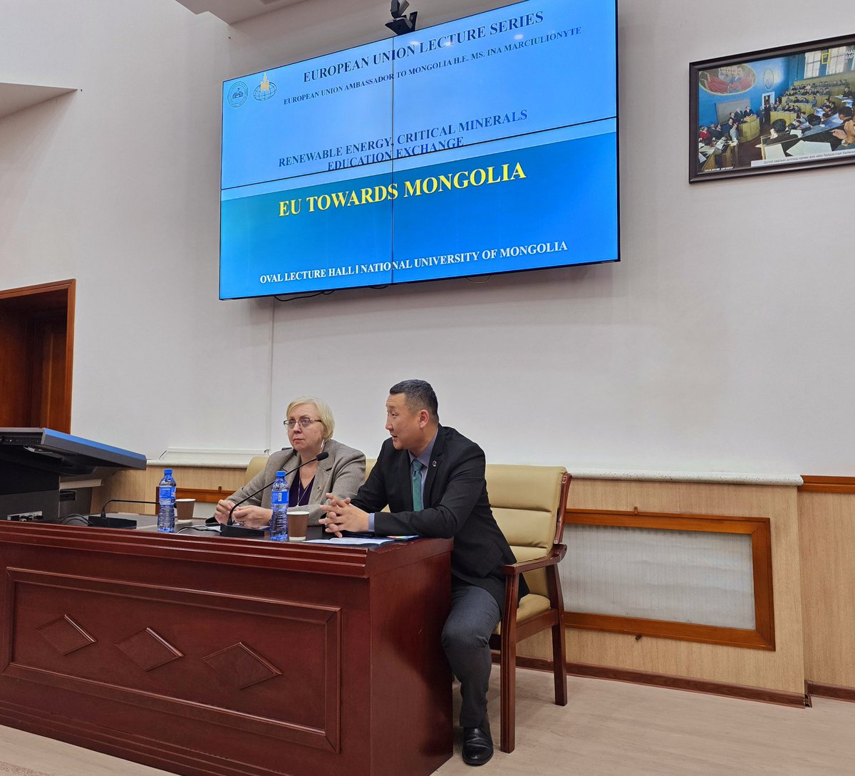 Honored to engage with 🇲🇳 university students  &amp; scholars from the ISS and IDS on renewable energy, critical raw materials &amp; #Erasmus+ opportunities. Fun fact: EU 🇪🇺 Commission President received an honorary doctorate from NUM in 2013!