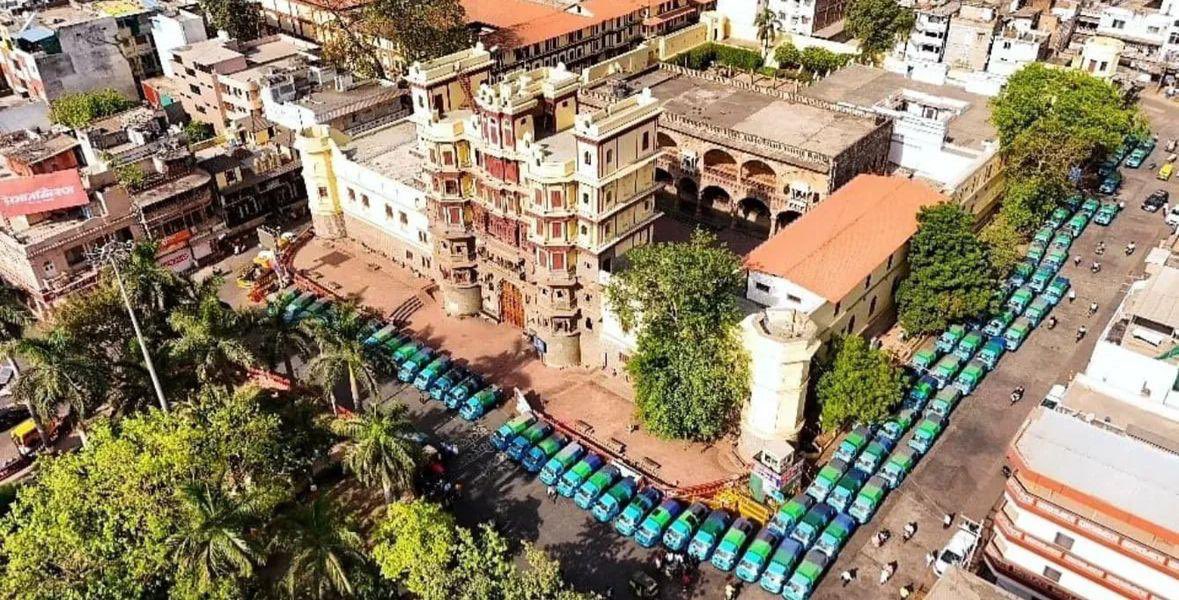 Proud to be part of yet another milestone in India’s clean mobility journey! Today, we flagged off 100 SWITCH IeV3 electric vehicles for waste management with the Indore Municipal Corporation, reinforcing the city’s mission to remain India’s cleanest city.
This partnership