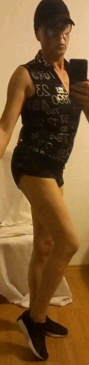 I am flexible and open to occasional tasks with other gentlemen, by arrangement. 
I love to dance - in clubs or at private parties - and I am also ready to serve as an assistant, if the Lord wants it. 
If you are looking for a sub who will devote himself to you and others a