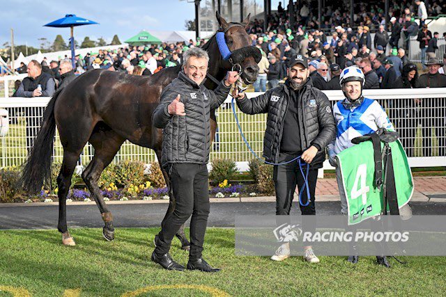 Glowing at the Bool! 

Midnight Glow thrived on the heavy surface with a powering finish to claim victory on day two!