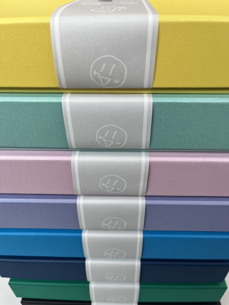 SNSに向けて撮影をした際のオフショットをお届けします🤫

・キッズボックス
・机に入るおどうぐばこ

この2商品のサイズは同じですが、シンプルさと可愛さでそれぞれ別のシリーズで展開しています。

#takemeki
#おどうぐばこ
#キッズボックス
#机に入るおどうぐばこ