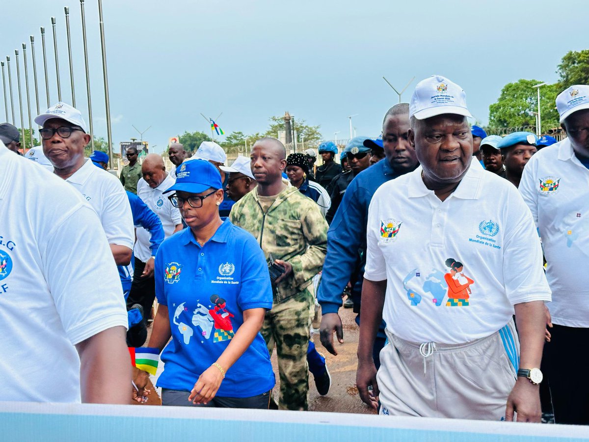 exauce_k45680's tweet photo. Le premier ministre @FA_Touadera a ouvert la marche pour 50  femmes enceintes @OMSCentrafrique #sante #vie #maternite https://t.co/uw7wsQ0OXZ