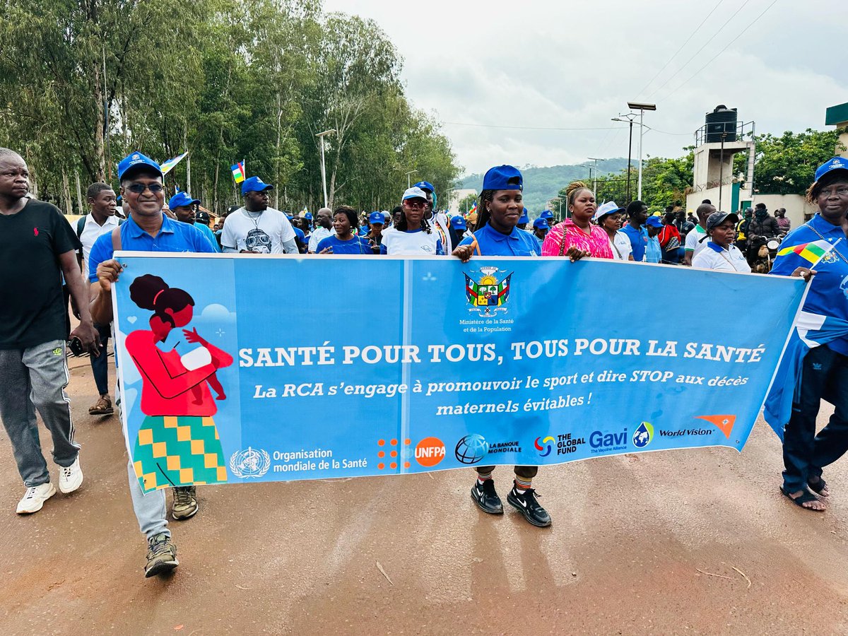 exauce_k45680's tweet photo. Le premier ministre @FA_Touadera a ouvert la marche pour 50  femmes enceintes @OMSCentrafrique #sante #vie #maternite https://t.co/uw7wsQ0OXZ