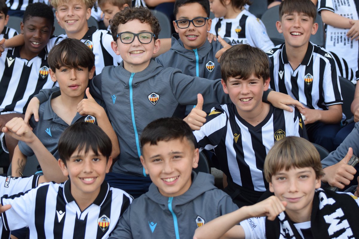 CDCS_Academy's tweet photo. 🥳 ¡Feliz #DiaDelNiño, afición!
💡 Recordad que hoy tenemos el #KidDay en el #SkyFiCastalia🏟️
⚽️ ¡Hay sesión de firmas de jugadores del primer equipo, torneo de FC25, partidos 3x3... y más cosas!
➡️ https://t.co/6vtwKnyGK7
#PPO👂 https://t.co/N3xlFmo85l