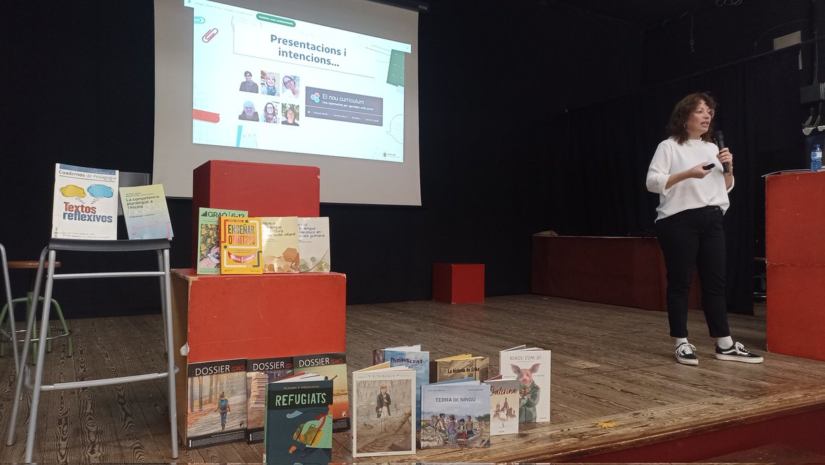 Avui a la #XdC0, parlarem d'educació lingüística. Núria Sàrria ens recorda que la part comunicativa és transversal a totes les àrees i matèries del currículum i recomana que hi hagi espais pedagògics a l'escola per compartir la línia d'escola i el posicionament sobre les llengües
