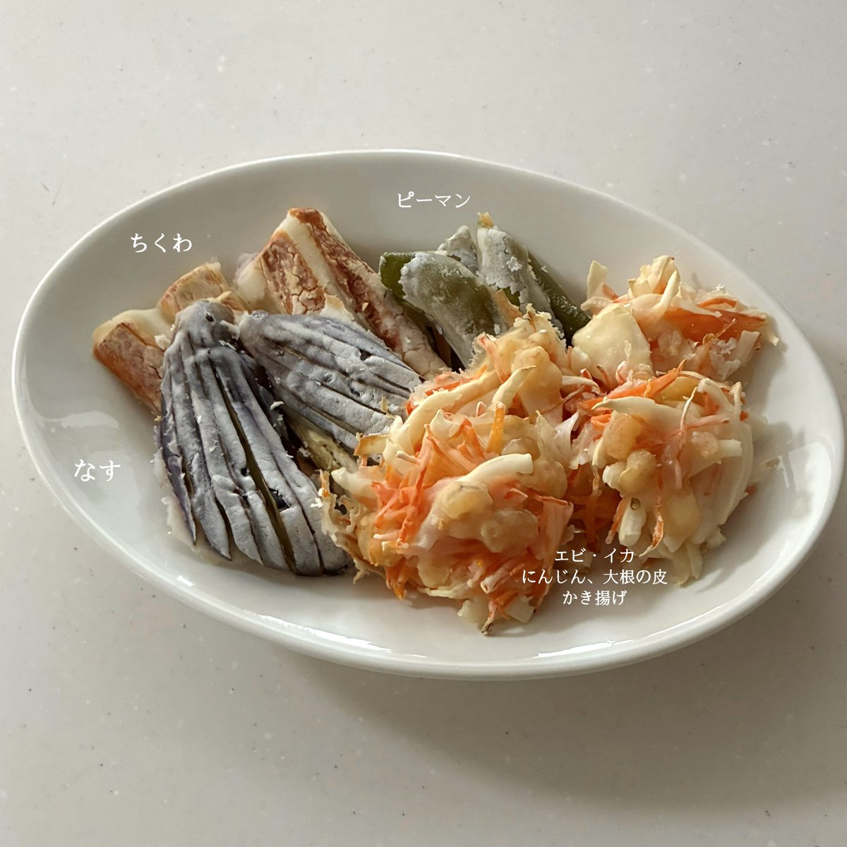 Sakichan1230's tweet photo. 油使用しないでオーブンで米粉天ぷら🍤
オーブンおまかせでほったらかしとけばいいし、ヘルシーすぎる！！！ https://t.co/2fVyJhtkbj