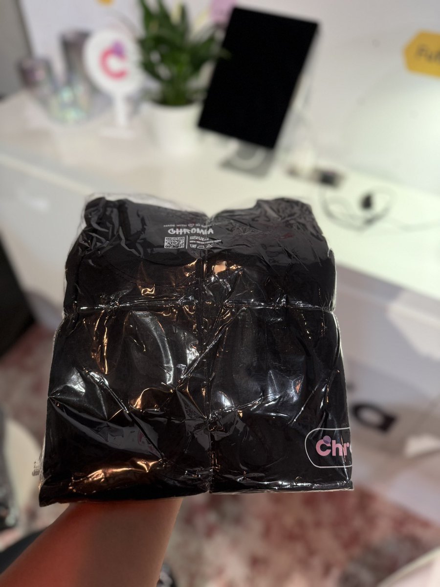 Join me and <a href="/jlwhoo7/">superoo7</a> at the @Binance Clubhouse booth today and tomorrow! 

We are giving away free <a href="/Chromia/">Chromia | Power to the Public</a> t-shirts and socks while stocks last✌🏻