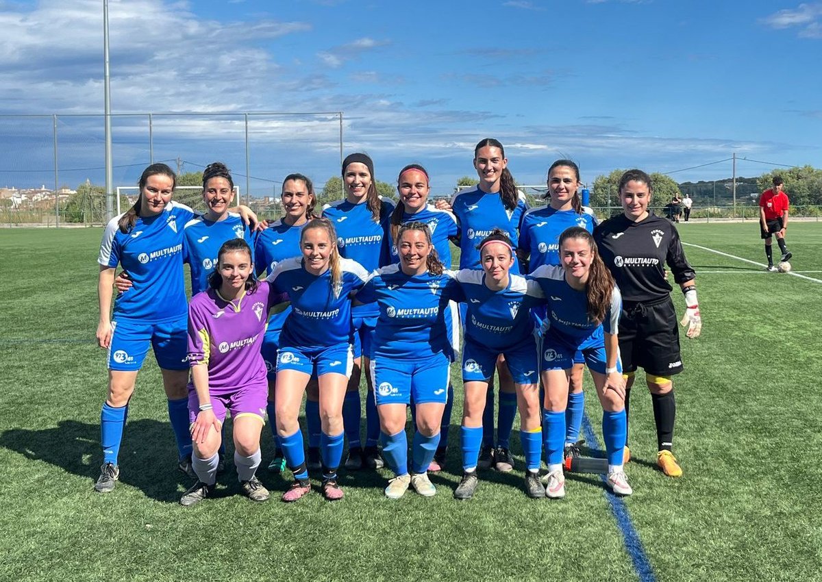 VICTÒRIA!
Golejada de l'equip femení al camp de l'Altafulla (0-4) amb un hat-trick de la Montse i gol de l'Ares Térmens. 
Vam dominar el partit des de bon principi i el vam deixar sentenciat abans del descans.
Diumenge l'últim partit de la lliga!
#2divfem7