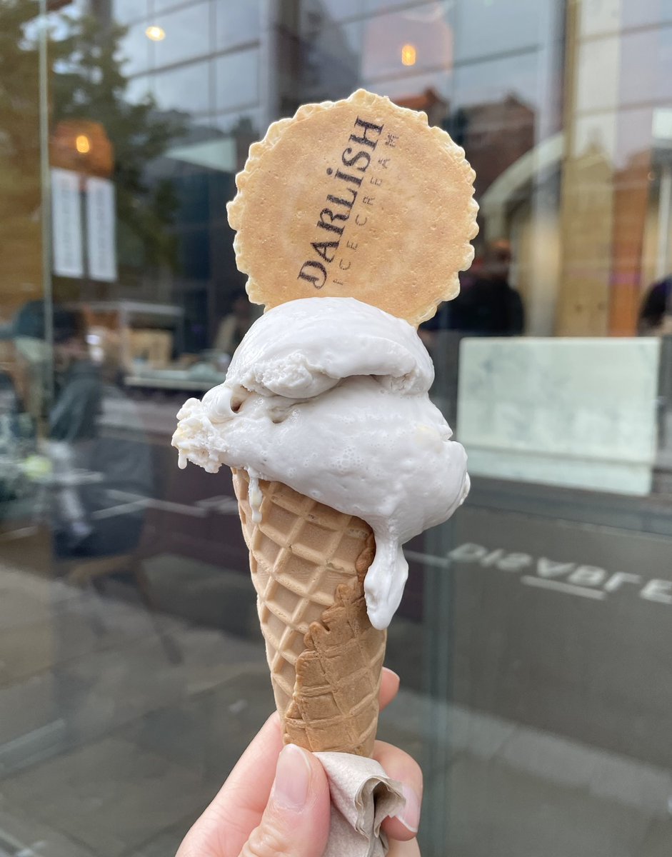 📍 Darlish Ice Cream

スピタルフィールドマーケット近くのアイスクリーム屋さん！面白そうなフレーバーがたくさんあって、私はラベンダー＆ハニーカムをチョイス！しっかり甘め、かつ爽やかな風味で美味しかった！😆💕また近くを通ったら違うフレーバーにもチャレンジしたい✨