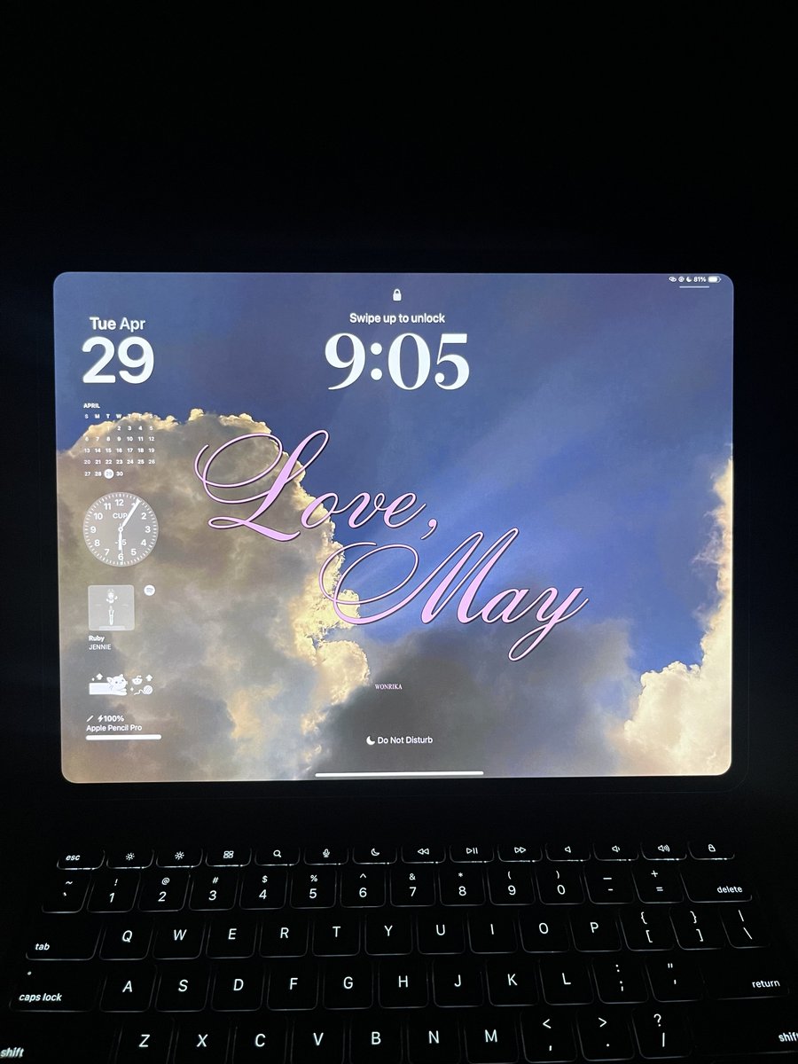 wonrika's tweet photo. may wallpapers tomorrow ! ☁️🪼 https://t.co/cHFmKdenvg