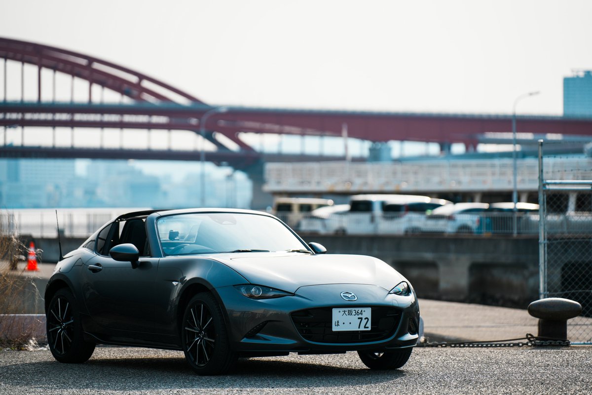 72t_u's tweet image. 【ご報告】
𝙈𝘼𝙕𝘿𝘼 𝙍𝙊𝘼𝘿𝙎𝙏𝘼𝙍 𝙍𝙁（𝟲𝙈𝙏）
𝑴𝑨𝑪𝑯𝑰𝑵𝑬 𝑮𝑹𝑨𝒀 𝑷𝑹𝑬𝑴𝑰𝑼𝑴 𝑴𝑬𝑻𝑨𝑳𝑳𝑰𝑪

納車されました‼️‼️‼️
NDERC（AT）→NDERE（MT）へ乗り換えとなります。
念願のMT、上手く乗りこなせるよう頑張ります💪
 #ロードスター #納車
#ロードスター乗りと繋がろう2025春