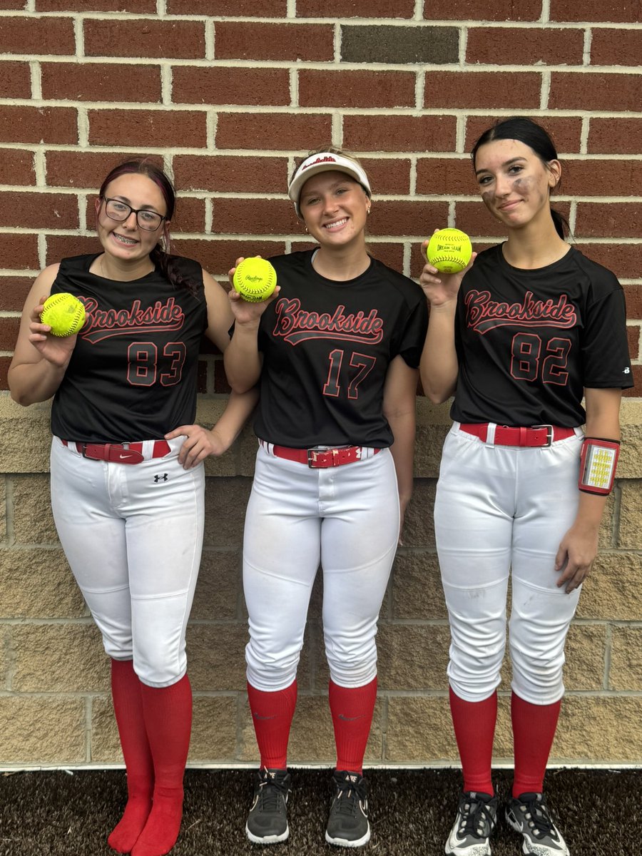These three ladies put on a clinic tonight. Each of them hitting bombs. Great job tonight Markie, leann, and Khloe. This was LeeAnn and Khloe Racz‘s first high school home run and Markie Aliff 3rd of the season.