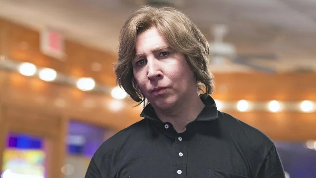 XoseCastro's tweet photo. Marilyn Manson sin maquillaje es Joaquín Reyes imitando a Bon Jovi. https://t.co/QHv5TL5jkA